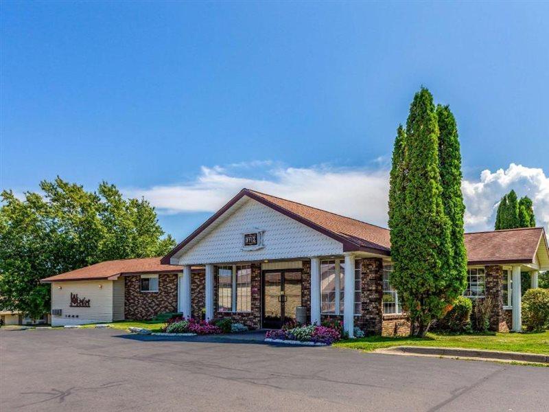 Quality Inn Lakefront Saint Ignace Eksteriør billede