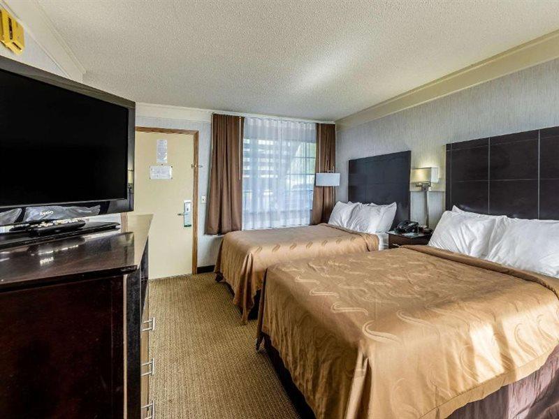 Quality Inn Lakefront Saint Ignace Eksteriør billede