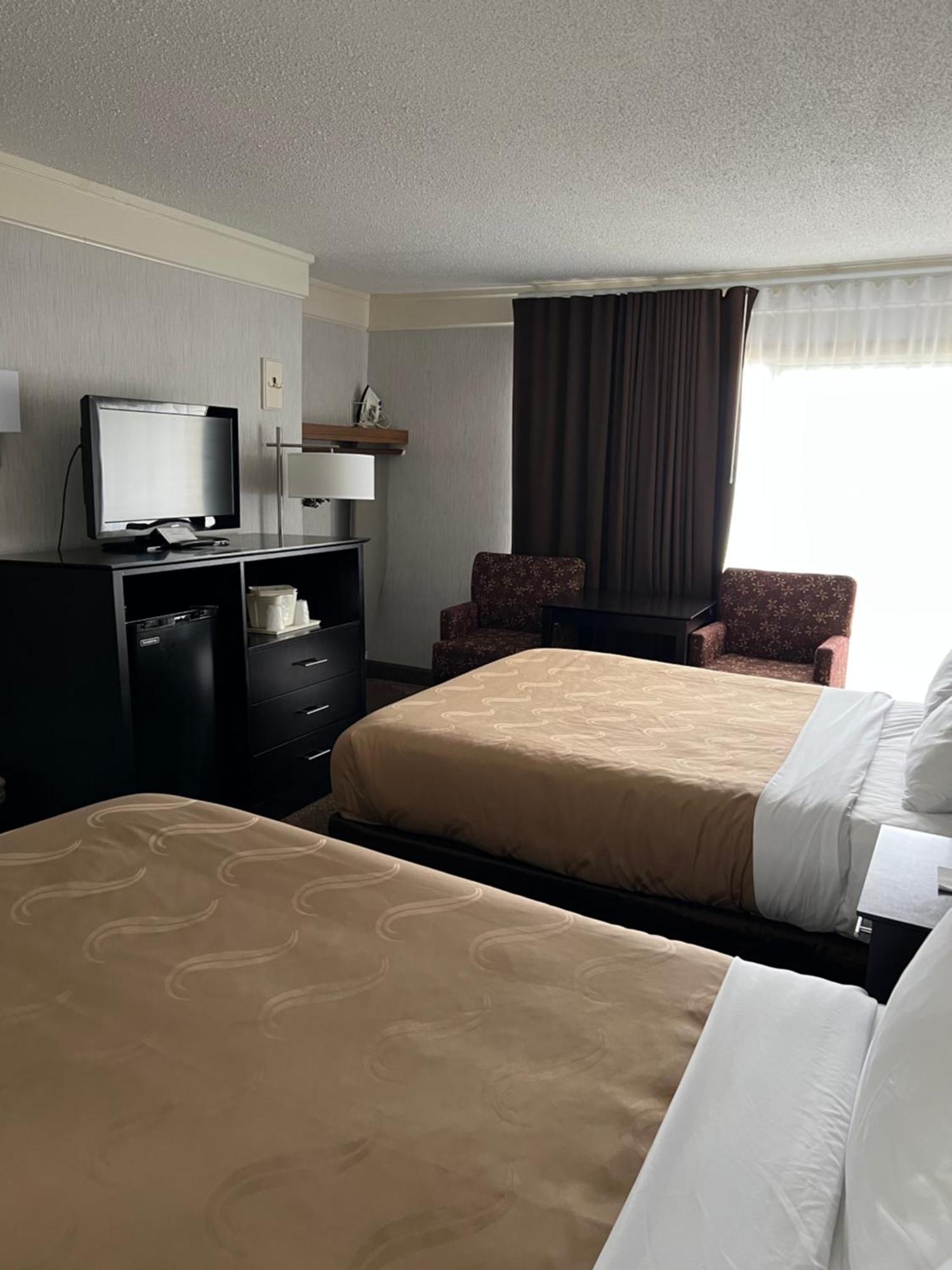 Quality Inn Lakefront Saint Ignace Eksteriør billede