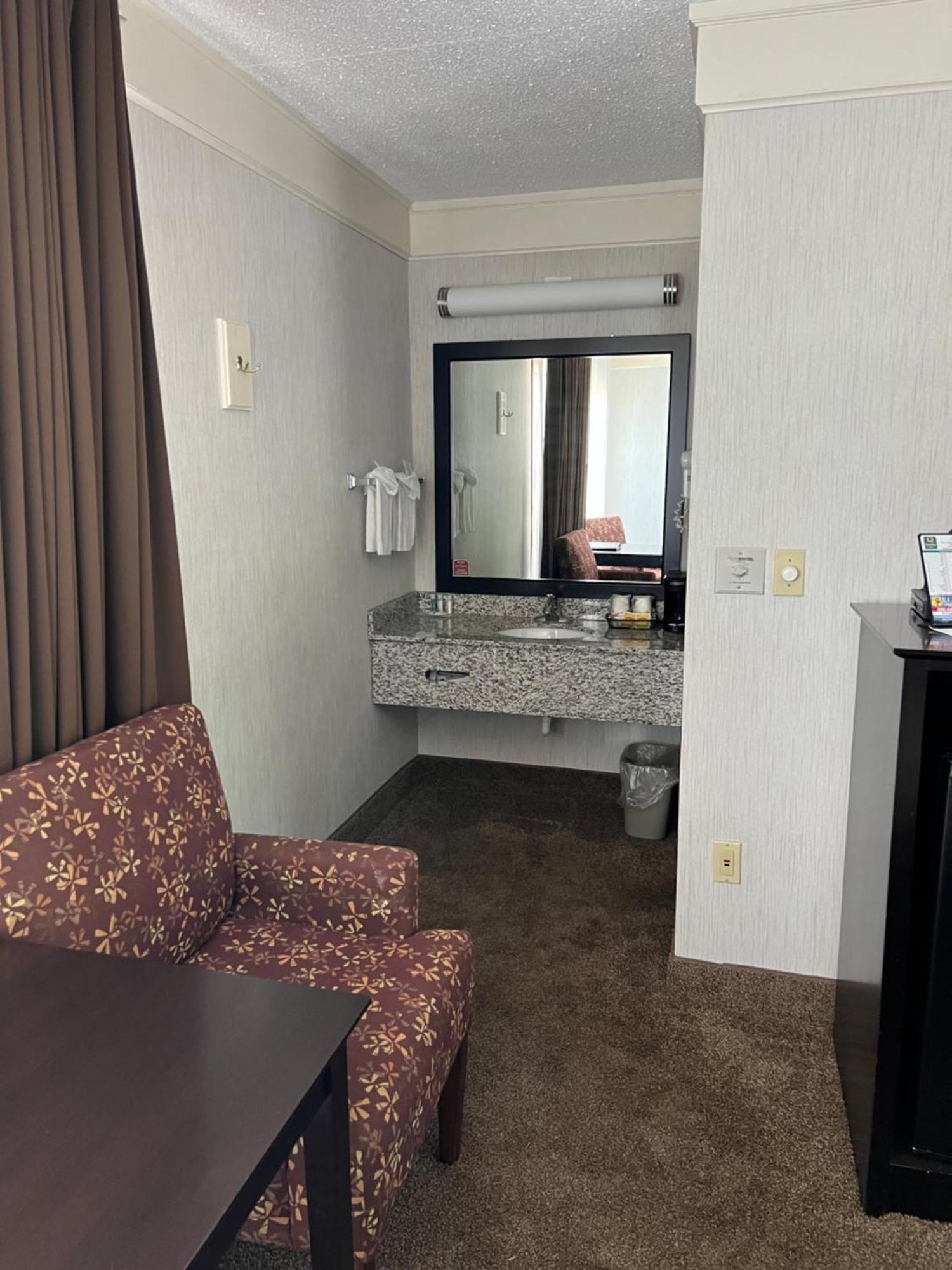 Quality Inn Lakefront Saint Ignace Eksteriør billede