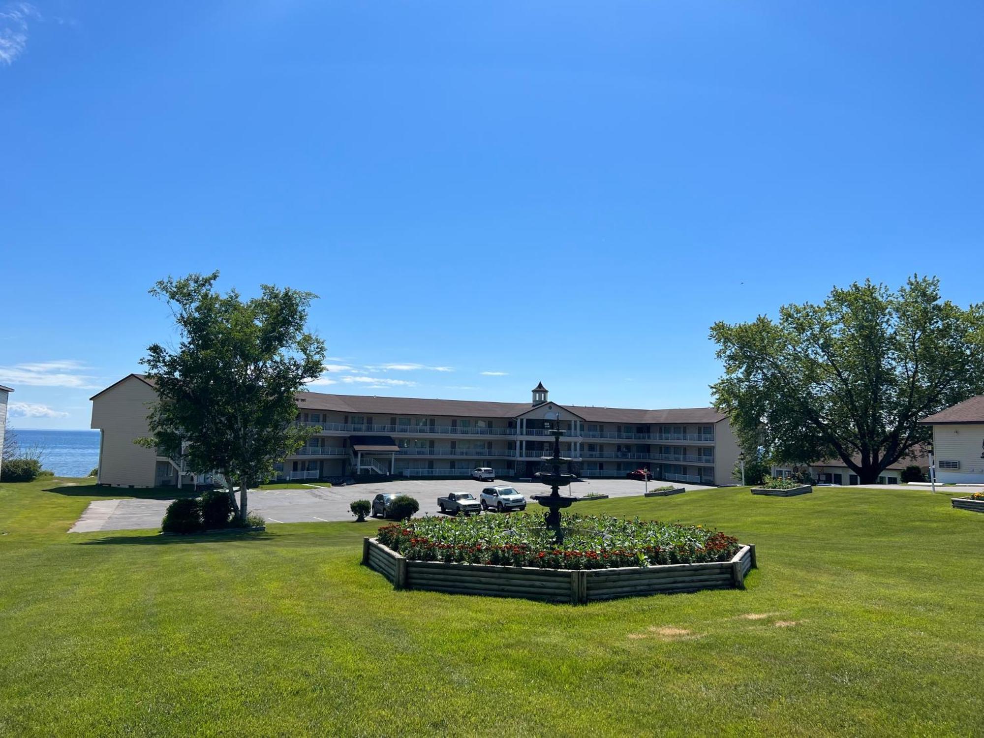 Quality Inn Lakefront Saint Ignace Eksteriør billede