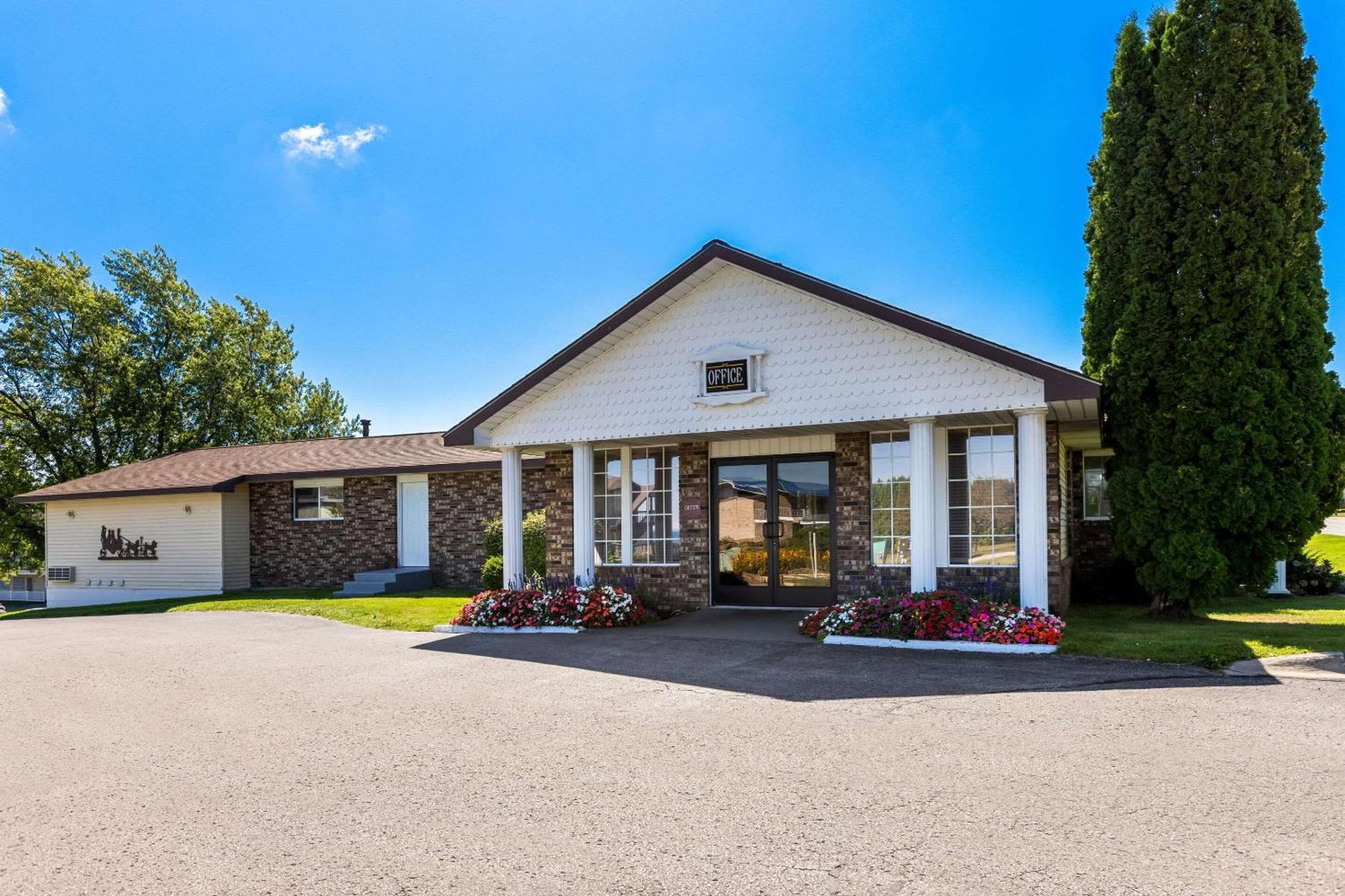 Quality Inn Lakefront Saint Ignace Eksteriør billede