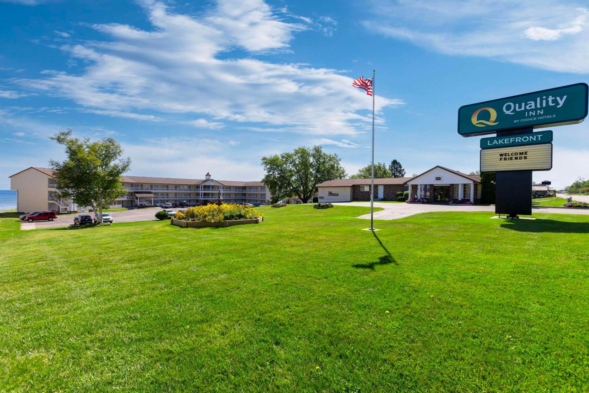 Quality Inn Lakefront Saint Ignace Eksteriør billede