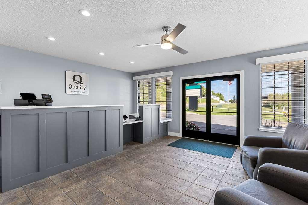 Quality Inn Lakefront Saint Ignace Interiør billede